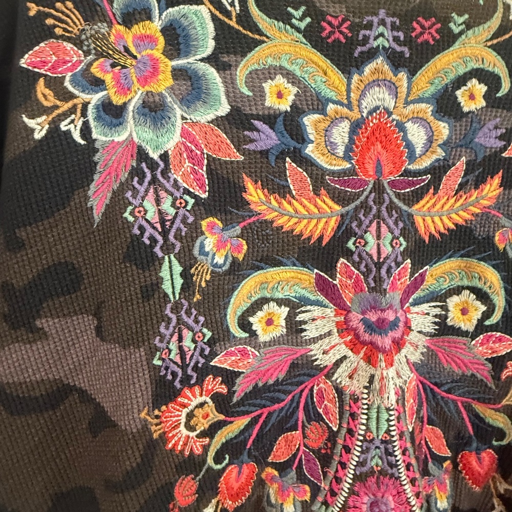 Johnny Was Iota Camo Embroidered Top – Like New – Stunning Detail - Picture 2 of 11